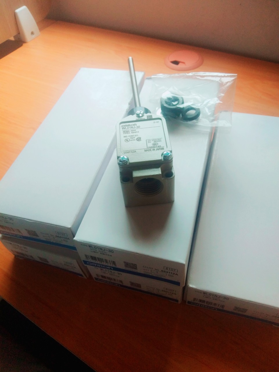 Công tắc hành trình Omron WL01NJ-30